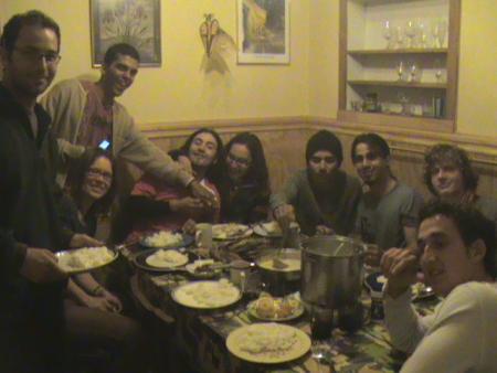 nous avons manger les poissons dans notre maison a bleneim en compagnie de nos colloc chilien argentin bresilien allemand et tcheque cuisiner a la francaise delicieu