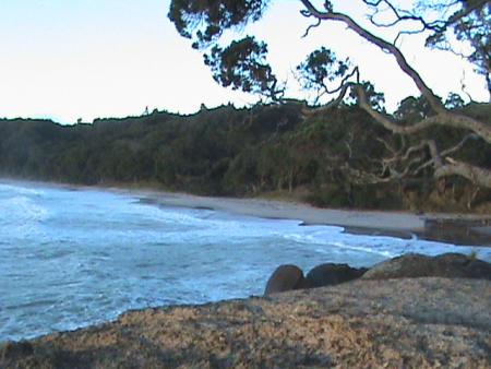 superbe plage deserte apres avoir marcher 1h