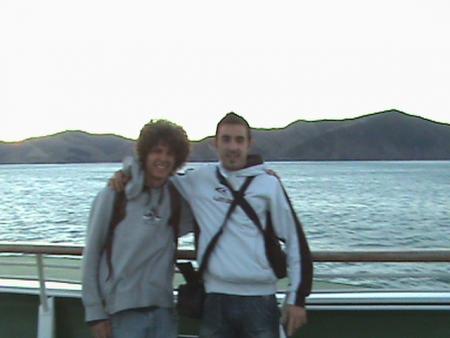 fini l ile du nord passon dans l ile du sud me voici sur le ferry avec mon ami phillippe from germany